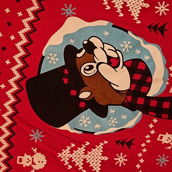 Buc-ees Christmas T-Shirt - Picture 2 of 5